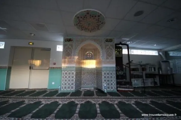 French Authorities Investigate Threats Made Against Mosque Near Paris