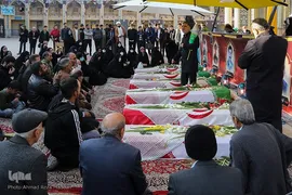 همزمان با فرارسیدن سی امین روز شهادت شهدای حادثه تروریستی حرم مطهر شاهچراغ(ع) و گرامیداشت هفته بسیج، مراسم زیارت عاشورا به همراه گلباران قبور سه شهید دوران انقلاب و هشت سال دفاع مقدس و همچنین شهدای حرم مطهر شاهچراغ(ع) توسط جمعی از بسیجیان سپاه ناحیه بقیه الله(عج) شیراز برگزار شد.