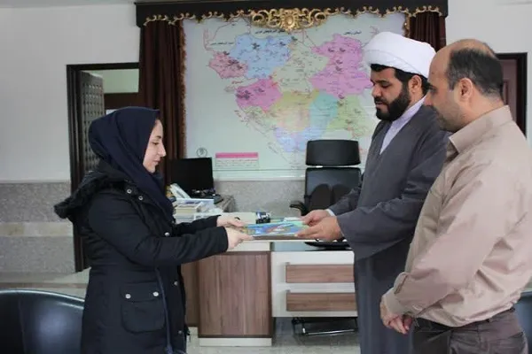 تقدیر از خبرنگار ایکنا در انعکاس برنامه‌های چهلمین سالگرد انقلاب