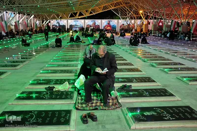 مراسم شب قدر در گلزار شهدای وادی رحمت تبریز
