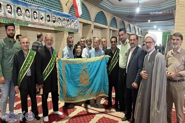 آیین پرچم گردانی مسجد جمکران در نماز جمعه بابلسر