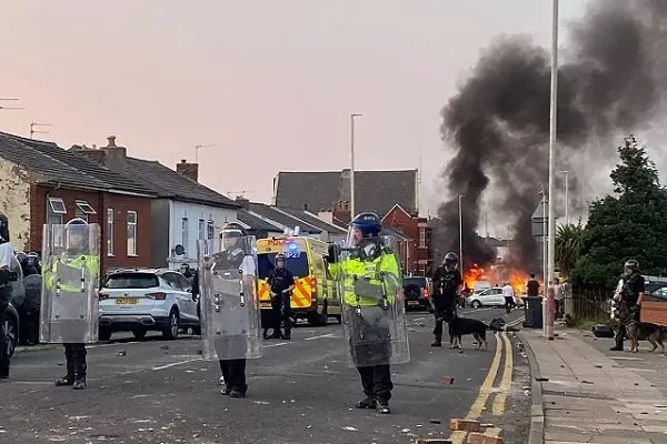 UK: Southport Mosque Targeted by Anti-Muslim Mob Following Misinformation Campaign