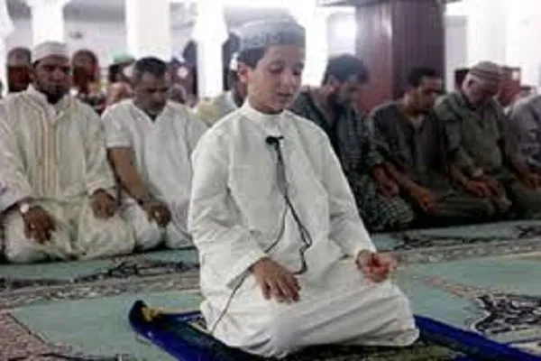 طفل‭ ‬مغربي‭ ‬حافظ‭ ‬المصحف‭ ‬يؤم‭ ‬المصلين‭ ‬في‭ ‬التراويح