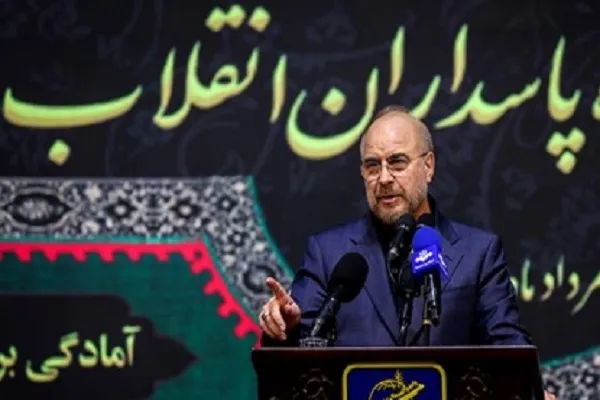 ضرورت تمرکز بر حل مشکلاتی که ما را از عظمت انقلاب غافل می‌کند