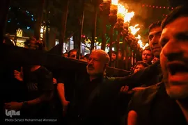 حسینیه ایران؛ آیین مشعل‌گردانی نجفی‌های مقیم مشهد