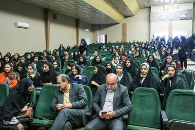 بدرقه ۳۰۰ دانش‌آموز دختر از مدارس شیراز به مناطق عملیاتی جنوب