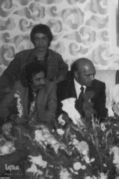 1355.منزل شخصی، علی شریعتی درجمع برخی اعضای فامیل

