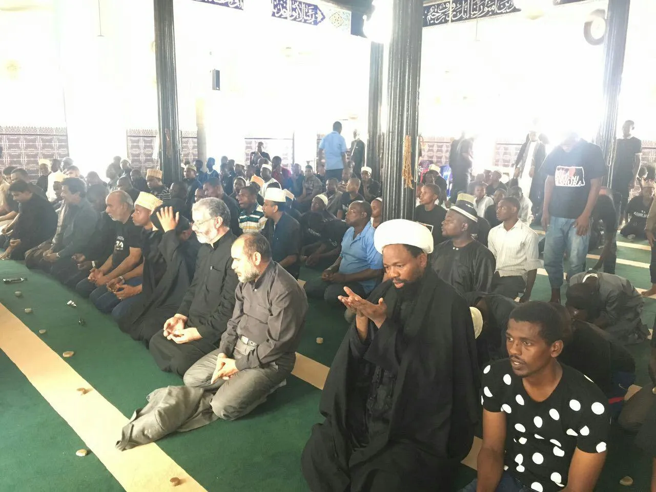 Masunni, Mashia  waswali pamoja Zanzibar, Tanzania+PICHA