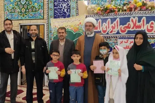 گواهینامه حفظ به ۲۰ حفاظ مهد قرآن مینودشت اهدا شد