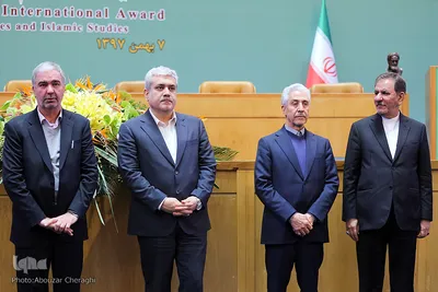 از راست اسحاق جهانگیری، معاون اول رییس جمهور، منصور غلامی، وزیر علوم، تحقیقات و فناوری، سورنا ستاری، معاون علمی و فناوری رییس جمهور و غلامرضا غفاری، معاون فرهنگی و اجتماعی وزارت علوم، تحقیقات و فناوری در اختتامیه دهمین جشنواره بین‌المللی فارابی