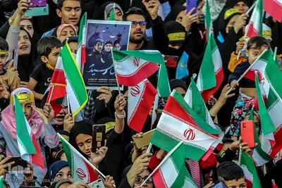تجمع دانش‌آموزان شیرازی در یادبود شهدای دانش‌آموز حادثه تروریستی