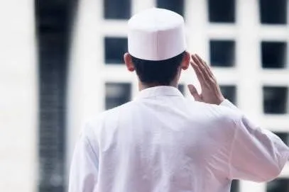 Azan, İslam məktəbinin şüarıdır
