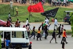 Nigerianische Sicherheitskräfte schießen auf Trauernde