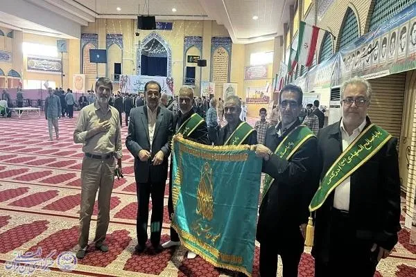 آیین پرچم گردانی مسجد جمکران در نماز جمعه بابلسر