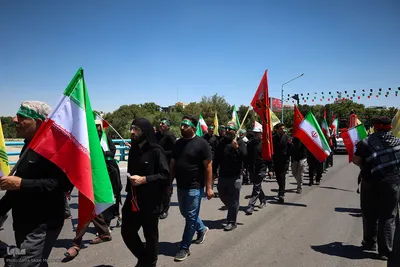 قافله عزاداری و نماز ظهر روز عاشورا در اصفهان