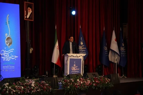 هنرمندان با سروده‌های حماسی دین خود را در دفاع از وطن اسلامی ادا کردند