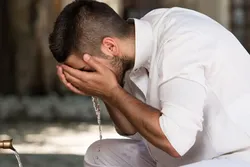 Une étude britannique : les ablutions auraient protégé les musulmans contre le coronavirus