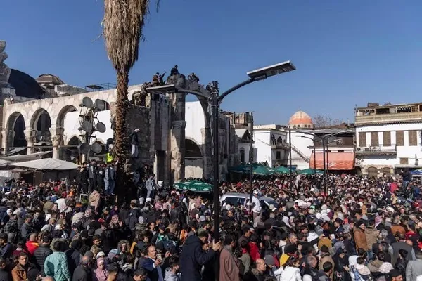 Debandada em Mesquita de Damasco Deixa Mortos e Feridos, Incluindo Mulheres e Crianças