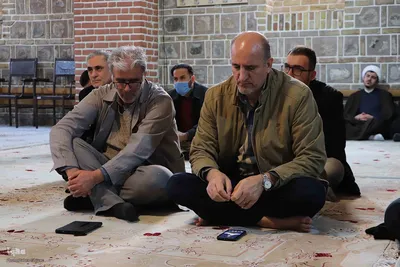 کرسی تلاوت قرآن در دانشگاه هنر اسلامی تبریز‎