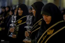 آیین لاله‌گردانی خدام حرم شاهچراغ(ع) در رثای شهادت امام رضا(ع)
