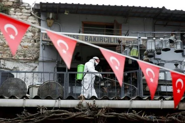 Türkiye'de 28 bin 465 kişinin Kovid-19 testi pozitif çıktı