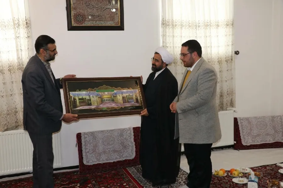 چهره برگزیده نهج‌البلاغه در چهارمحال‌وبختیاری تکریم شد + عکس