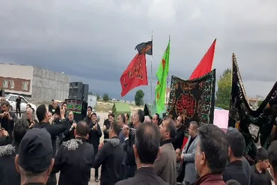 دسته عزاداری مسجد هاشمیه محله سیدآباد راه شیخ کلخوران  در تاسوعای حسینی
