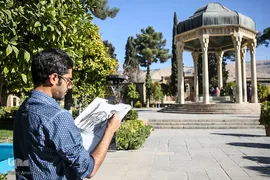 سر ارادت ما به خواجه اهل راز