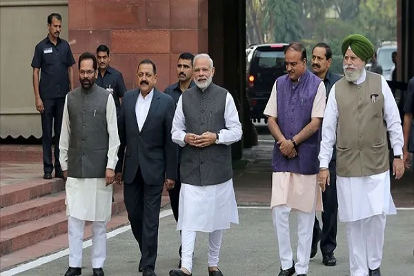 Hindistan Başbakanı Modi, tartışmalı tapınağın temel atma törenine katıldı