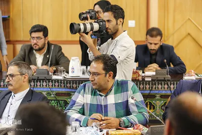 نشست صميمي فرمانده سپاه فجر شیراز با اصحاب رسانه