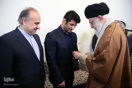 تجلیل رهبر انقلاب از پهلوان علیرضا کریمی