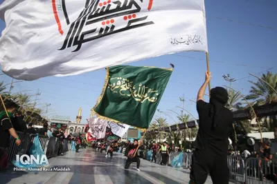 ورود خیل عظیم زوار اربعین از باب القبله به سمت بین الحرمین