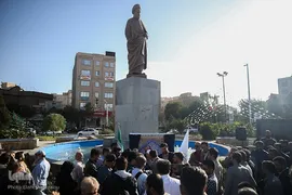 مجسمه علامه امینی در میدان الغدیر تهران