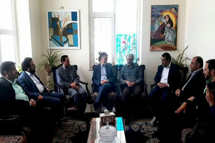 دیدار وزیر ارشاد با پیشکسوت حوزه تئاتر در کرمان
