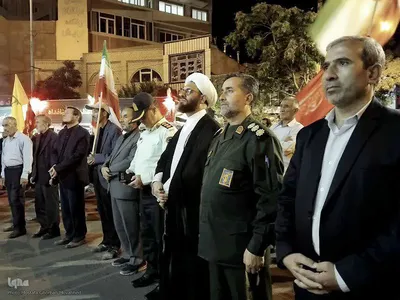 ایستاده در خیابان برای خونخواهی رهبر شهید انقلاب در اهر 