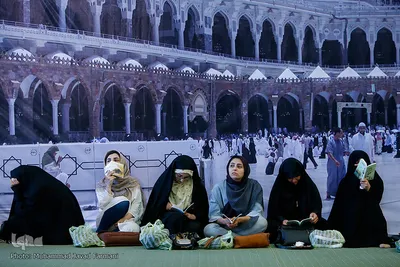قرائت دعای عرفه در مصلی تهران