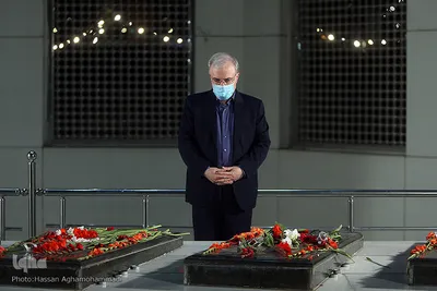 ادای احترام سعید نمکی، وزیر بهداشت، درمان و آموزش پزشکی به مقام شامخ شهدای گمنام دفاع مقدس