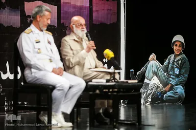 از راست مهدی چمران، برادر شهید چمران و امیر حبیب الله سیاری، معاون هماهنگ‌ کننده ارتش جمهوری اسلامی در بزرگداشت عارف مجاهد شهید مصطفی چمران