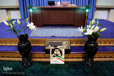 تشییع پیکر جهادگر تهرانی امیرمحمد اژدری بر روی دستان مردم 