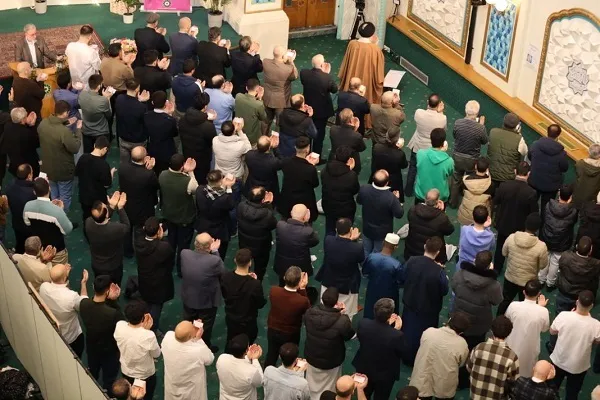 نماز عید سعید فطر در مرکز اسلامی انگلیس اقامه شد + عکس