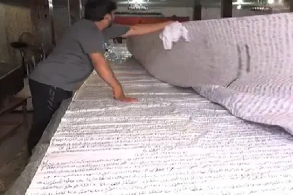 Pakistan'da 16 metre elyazma Kur'an-ı Kerim tanıtıldı