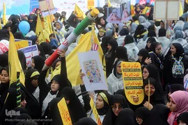راهپیمایی یوم الله ۱۳آبان در مقابل لانه جاسوسی آمریکا
