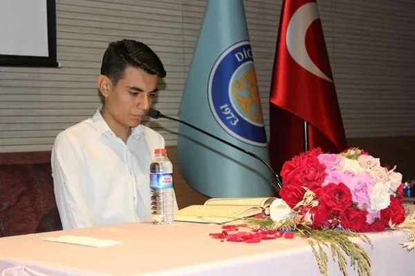 Dicle Üniversitesi öğrencileri Kur'an'ı Kerim'i güzel okumak için yarıştı