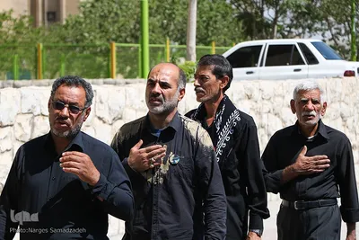 آیین «گل‌مالی» صبح عاشورا در فولادشهر اصفهان
