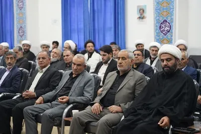 عکس | دیدار مردم رومشکان با نماینده ولی‌فقیه در لرستان