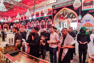 بین الحرمین در انتظار پیکر مطهر رهبر شهید