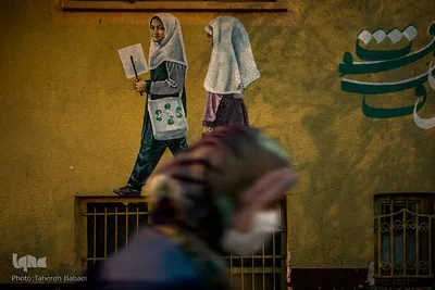 کودکان شهر امسال نه تنها از بازی بلکه از عطر فضای مدرسه نیز محروم شدند و روزگار آنان را پیش از موعد خانه‌نشین کرد.