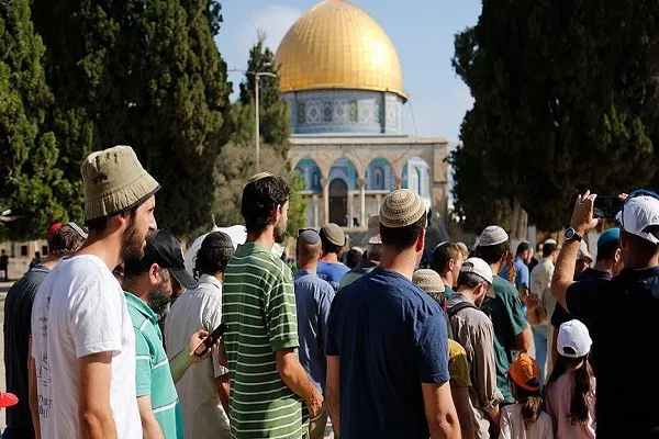 Yüzlerce fanatik Yahudi'den Mescid-i Aksa'ya baskın