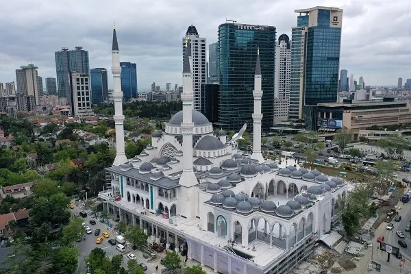Masjid Barbaros Khairuddin Pasha di Istanbul selepas tiga tahun pembinaan