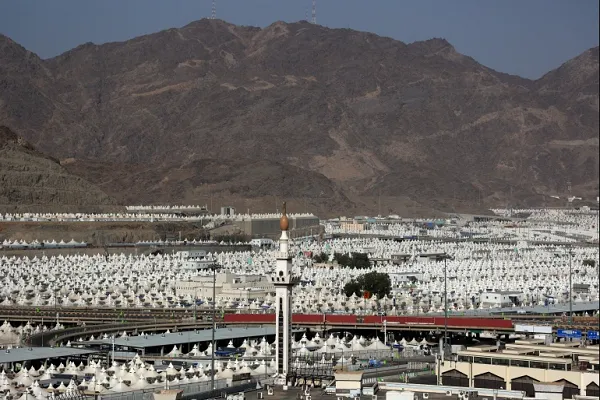 مليون حاج يتوافدون إلى منى لقضاء يوم التروية